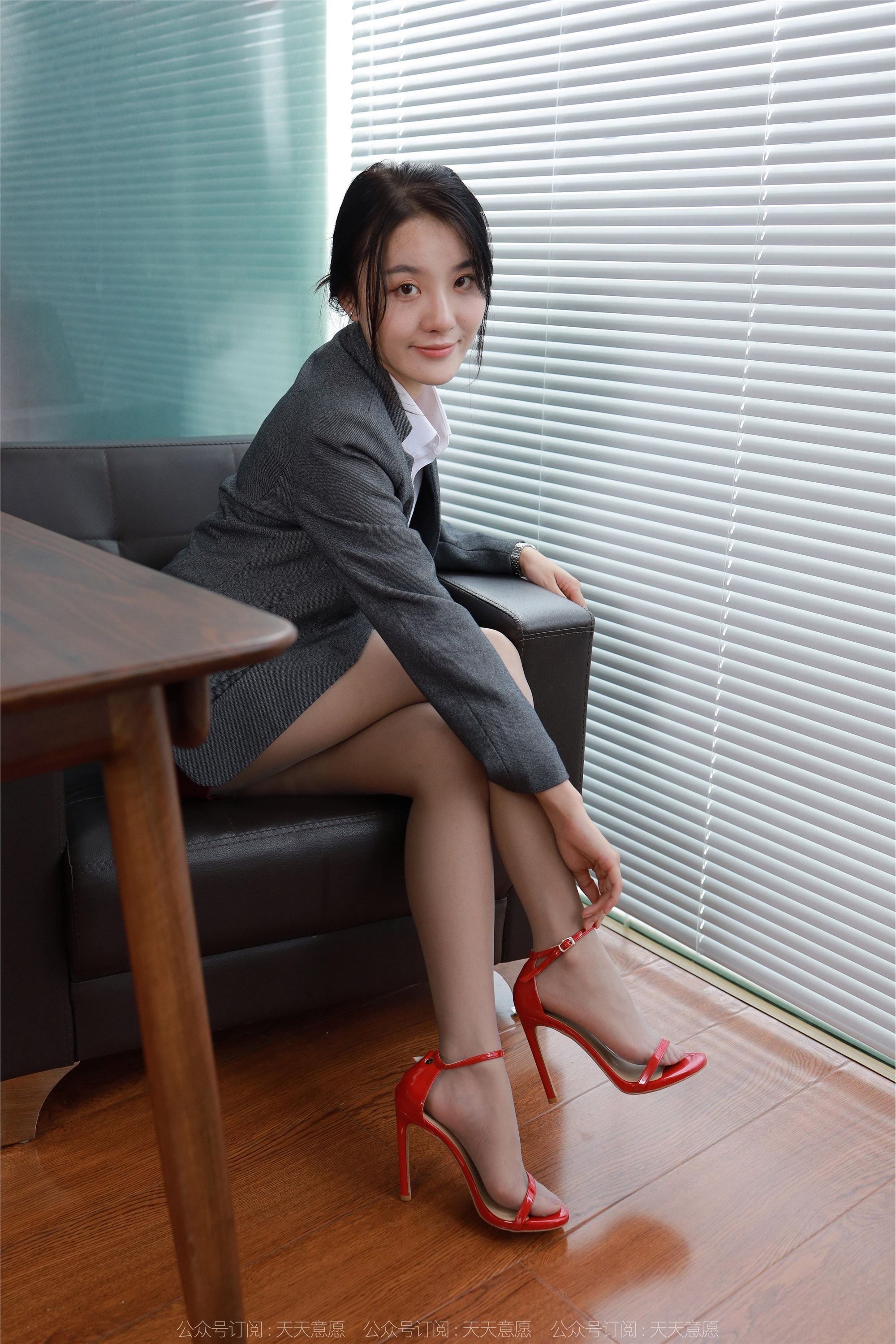 IESS异思趣向  2022.12.06 丝享家 1290 婉萍《迷人绯红》